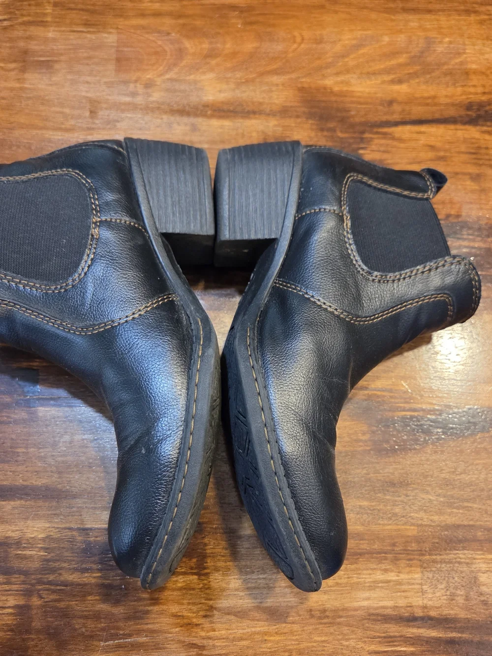 Born Rachelle Vegan Leather Ankle Bootie sz 7.5 Black Soft 2